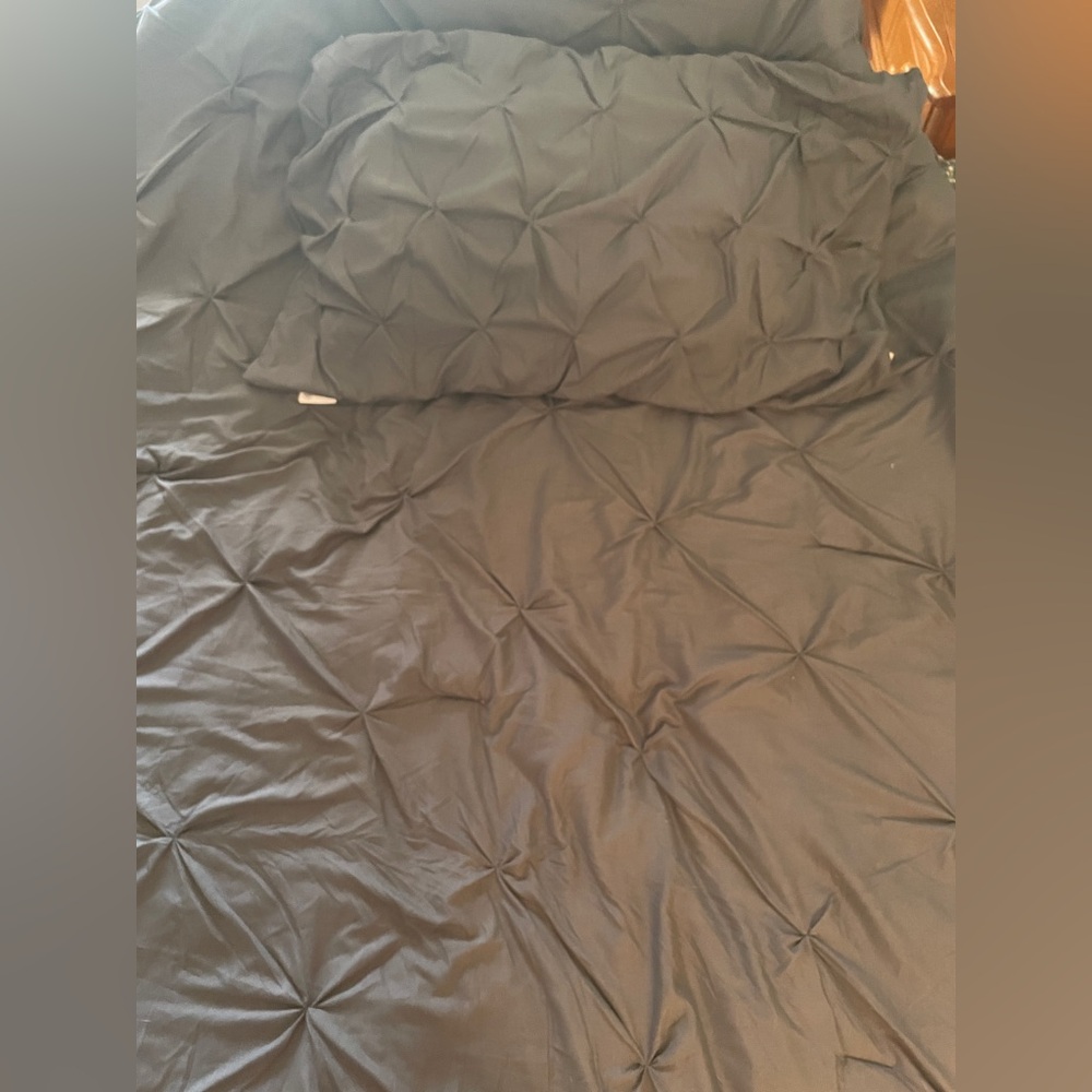 Elegant Gray Bedding Set.  ~ pin tuck - Picture 7 of 8